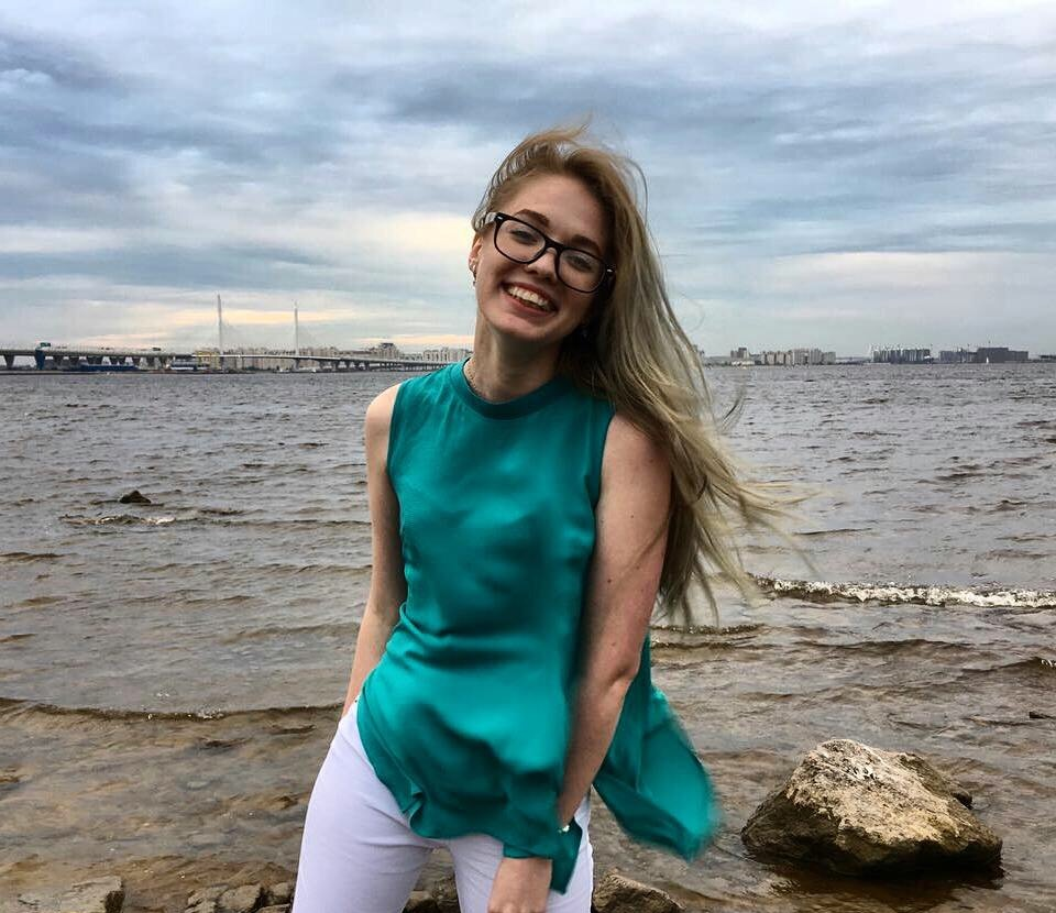 Света привлекательная девушка из Узловой цена от 3500 руб